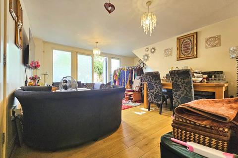 2 bedroom flat for sale, Church Road, Barking, IG11 8PF