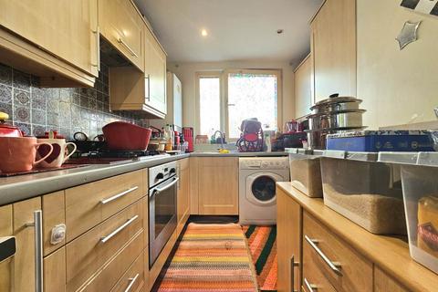 2 bedroom flat for sale, Church Road, Barking, IG11 8PF