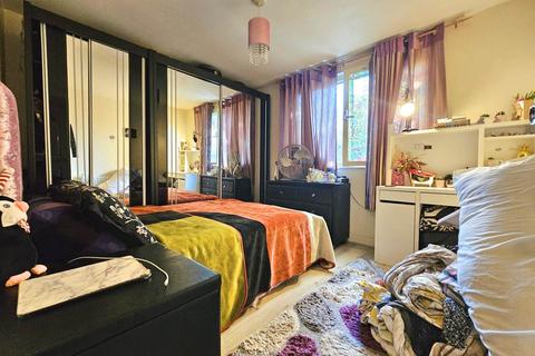 2 bedroom flat for sale, Church Road, Barking, IG11 8PF