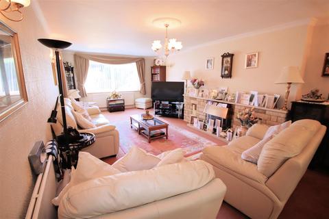 4 bedroom detached house for sale, Blandford Avenue, Luton