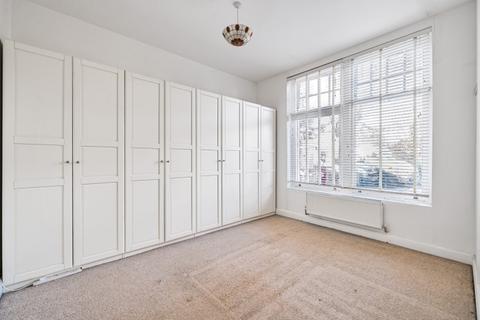 3 bedroom apartment to rent, Hervey Road Blackheath SE3