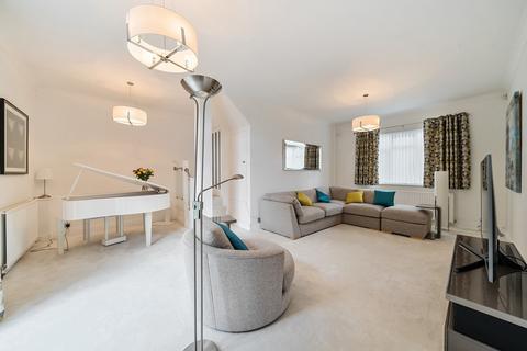 4 Callow Field, Purley, CR8 4DU