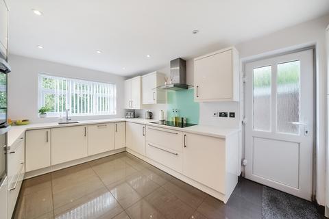 4 Callow Field, Purley, CR8 4DU