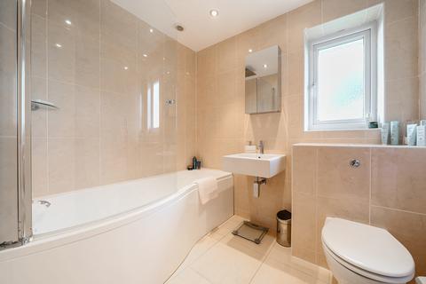 4 Callow Field, Purley, CR8 4DU