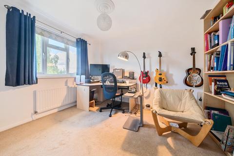 4 Callow Field, Purley, CR8 4DU