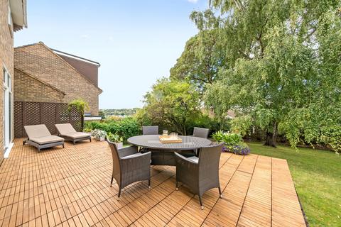 4 Callow Field, Purley, CR8 4DU