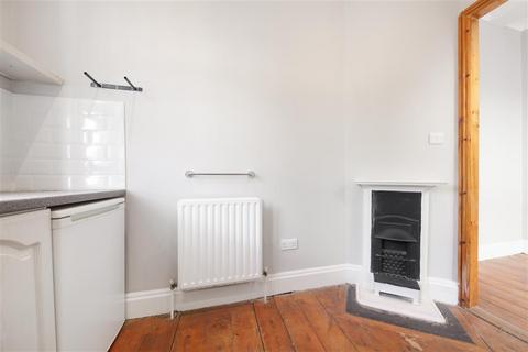 2 bedroom flat to rent, Tooting SW17