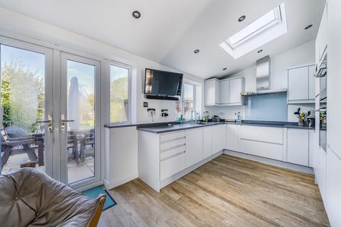 8 Beacon Avenue, Dunstable, LU6 2AD
