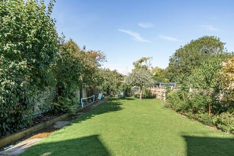 8 Beacon Avenue, Dunstable, LU6 2AD