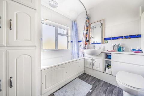 8 Beacon Avenue, Dunstable, LU6 2AD