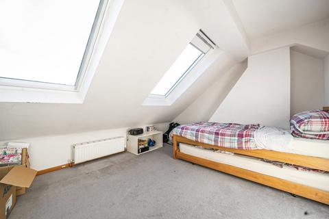 8 Beacon Avenue, Dunstable, LU6 2AD