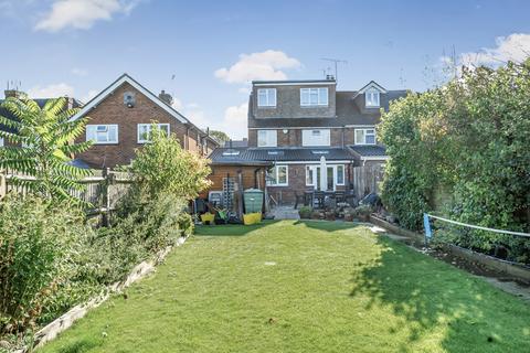 8 Beacon Avenue, Dunstable, LU6 2AD