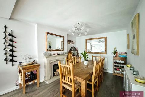 22 Dulas Avenue, Kinmel Bay, Rhyl, LL18 5LB