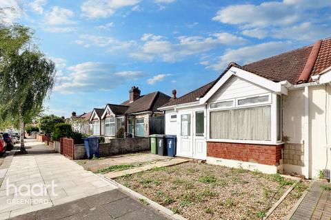 2 bedroom bungalow for sale, Oakfield Gardens, Greenford