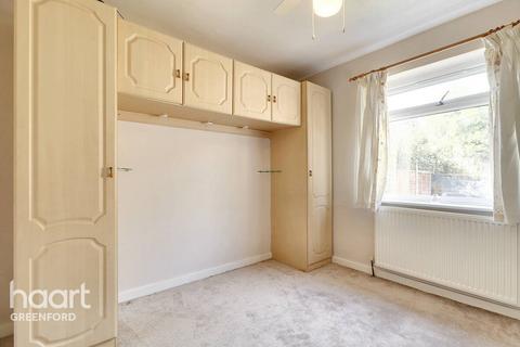 8 Oakfield Gardens, Greenford, UB6 8SD