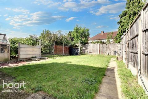 8 Oakfield Gardens, Greenford, UB6 8SD