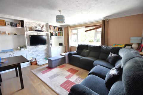 2 bedroom flat for sale, Valley Road, Erith DA8