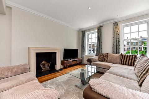 3 bedroom flat to rent, Montagu Square, Marylebone, London, W1H
