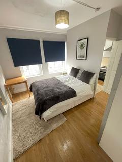 Studio to rent, N15 5AA