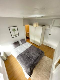 Studio to rent, N15 5AA