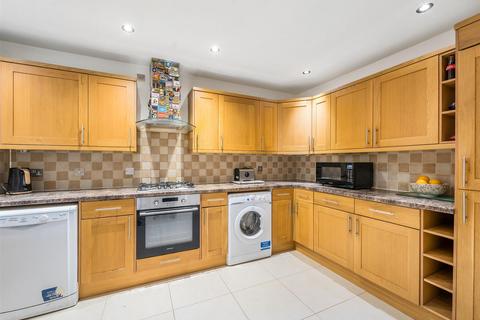 2 bedroom flat for sale, Chatsworth Road, London, NW2