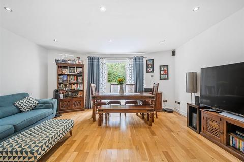 2 bedroom flat for sale, Chatsworth Road, London, NW2