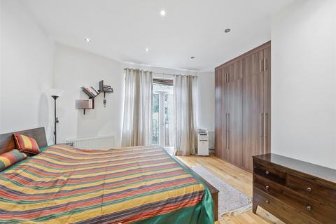 2 bedroom flat for sale, Chatsworth Road, London, NW2