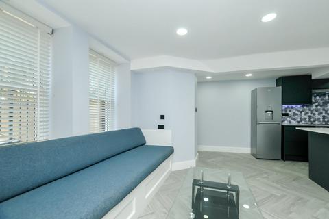 2 bedroom flat to rent, Forburg Road, Stamford Hill