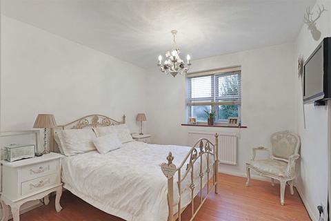 1 bedroom flat for sale, The Ridgeway, London E4