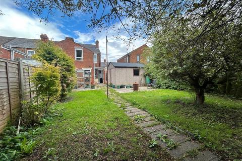 3 bedroom end of terrace house for sale, Highworth Road, Gloucester