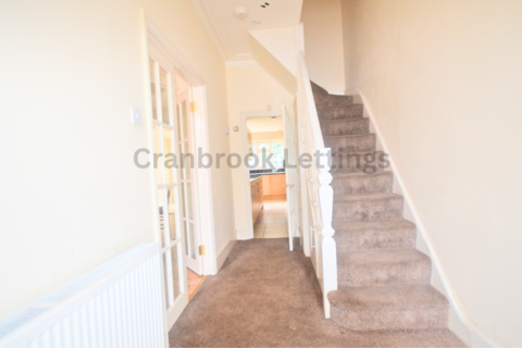 4 bedroom terraced house to rent, Ilford, IG2