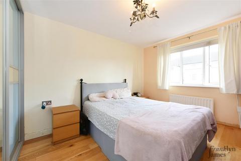 1 bedroom apartment to rent, Tariff Crescent, London, SE8