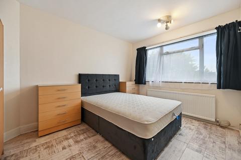 3 bedroom semi-detached house to rent, Sandown Way, Northolt UB5