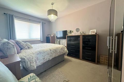 2 bedroom flat for sale, Underwood Court, Chapel Lane, Binfield