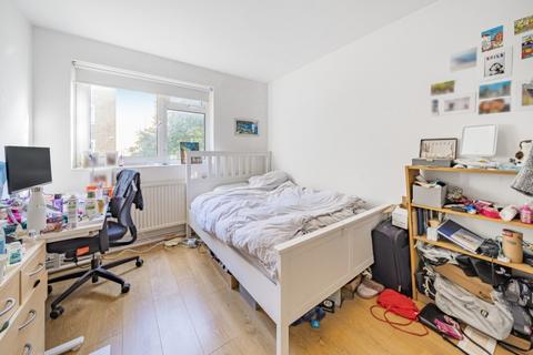 3 bedroom flat to rent, Stockwell Road London SW9