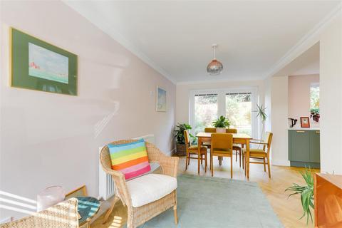 38 Emperor Close, Nottingham, NG5 1QR