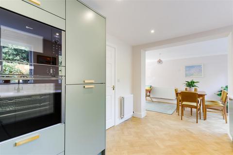 38 Emperor Close, Nottingham, NG5 1QR