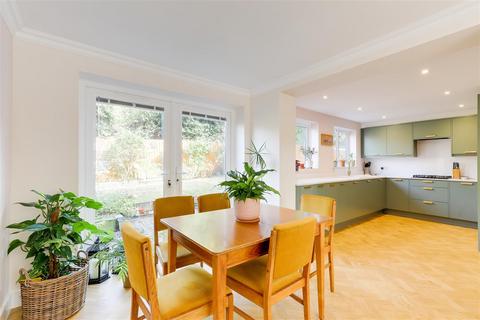 38 Emperor Close, Nottingham, NG5 1QR