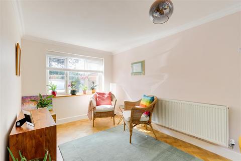 38 Emperor Close, Nottingham, NG5 1QR