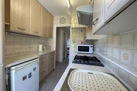 42 Riverdene, Edgware, HA8 9TD