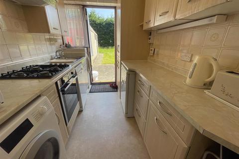 42 Riverdene, Edgware, HA8 9TD