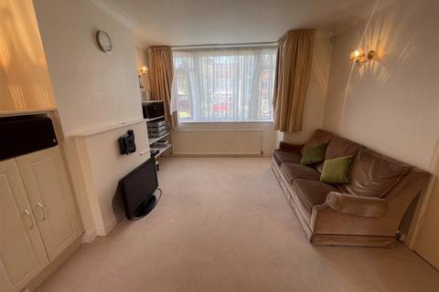 42 Riverdene, Edgware, HA8 9TD