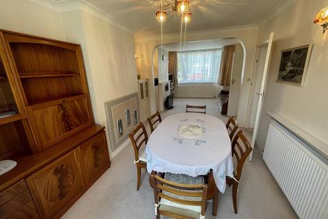 42 Riverdene, Edgware, HA8 9TD