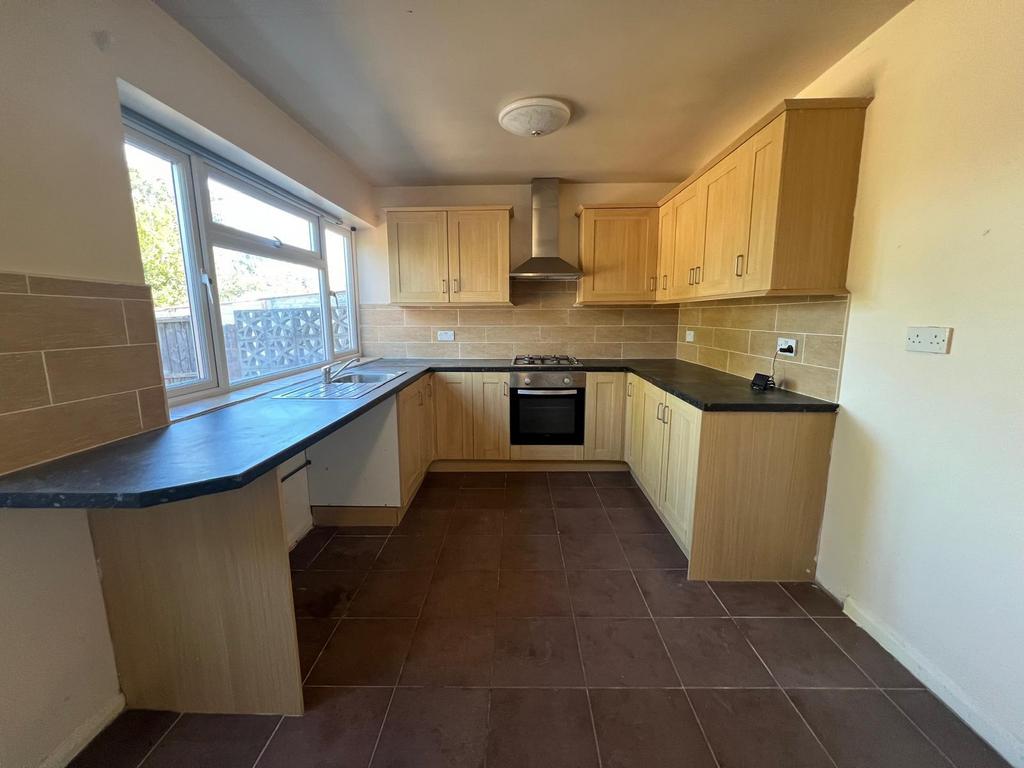 Parry Road, Wyken, Coventry, CV2 3 bed semidetached house to rent £