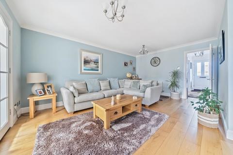 11 Moore Close, Dartford, DA2 6NN