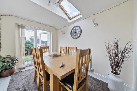 11 Moore Close, Dartford, DA2 6NN
