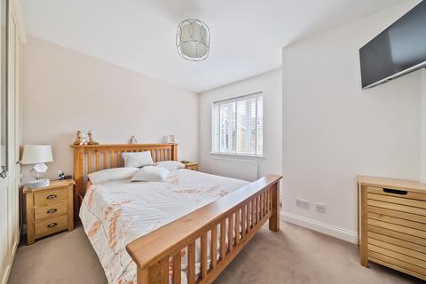11 Moore Close, Dartford, DA2 6NN
