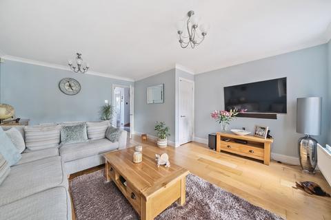 11 Moore Close, Dartford, DA2 6NN