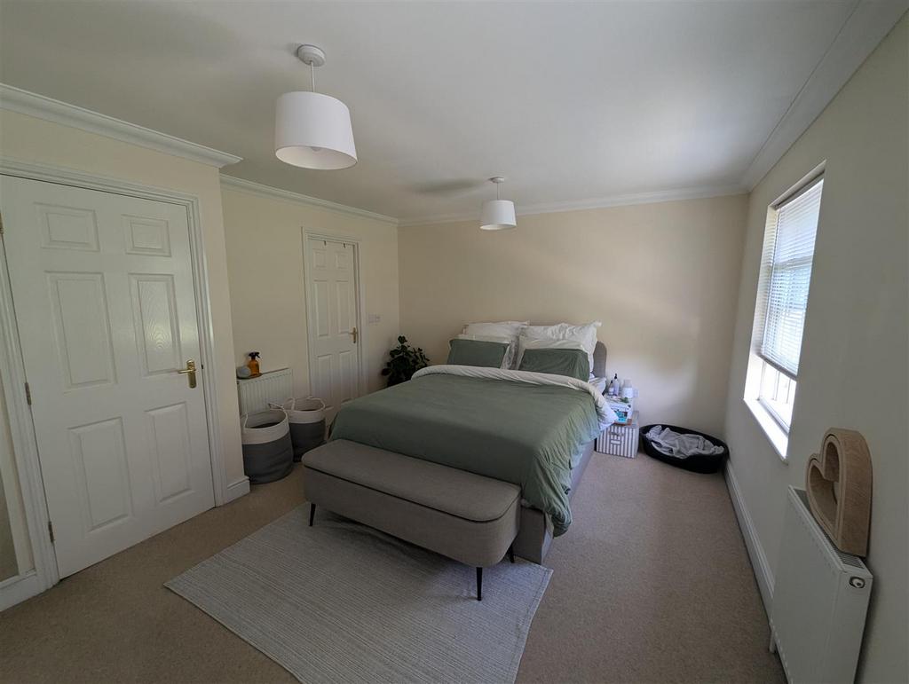 Bedroom 1.jpg