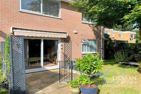 2 bedroom flat for sale, Princes Road Ferndown, Dorset BH22 9JG